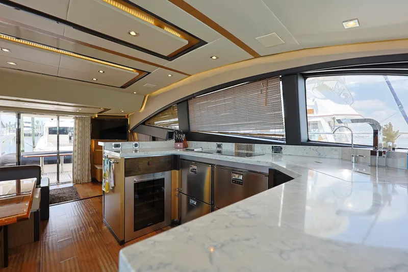 Slide: The Image of Sea Ray L650 Fly 2017 - 30