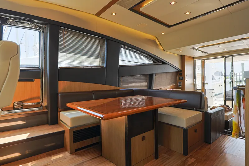 Slide: The Image of Sea Ray L650 Fly 2017 - 31
