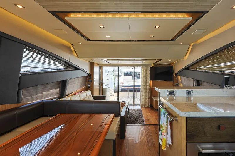 Slide: The Image of Sea Ray L650 Fly 2017 - 32