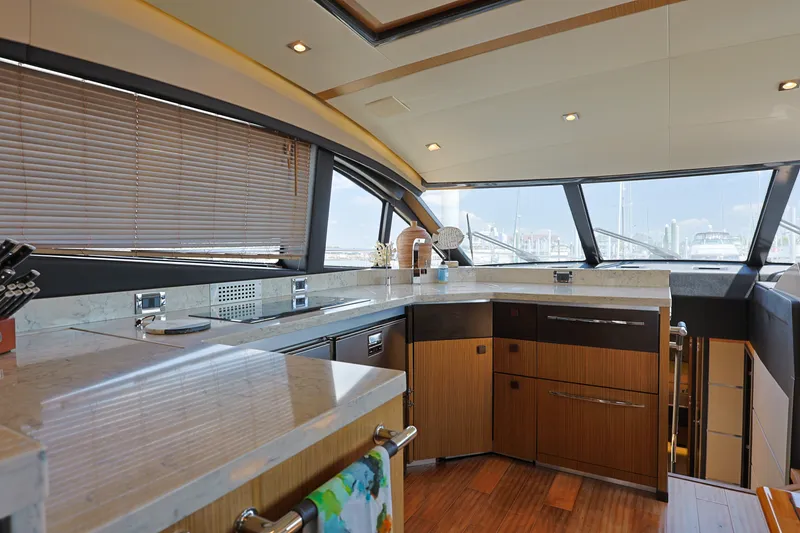 Slide: The Image of Sea Ray L650 Fly 2017 - 35