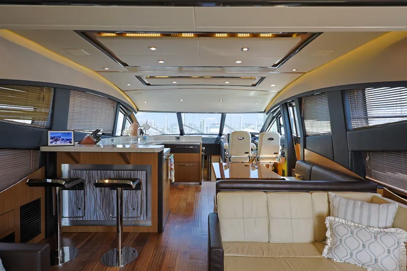 Slide: The Image of Sea Ray L650 Fly 2017 - 36