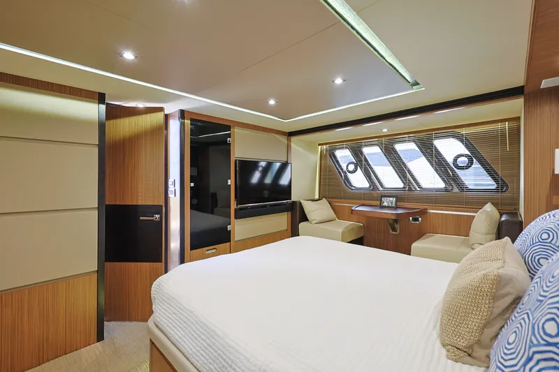 Slide: The Image of Sea Ray L650 Fly 2017 - 41