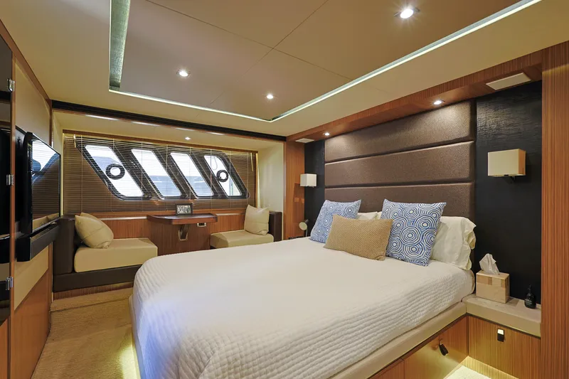 Slide: The Image of Sea Ray L650 Fly 2017 - 42