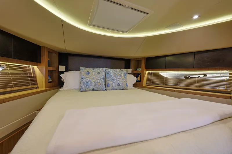 Slide: The Image of Sea Ray L650 Fly 2017 - 46