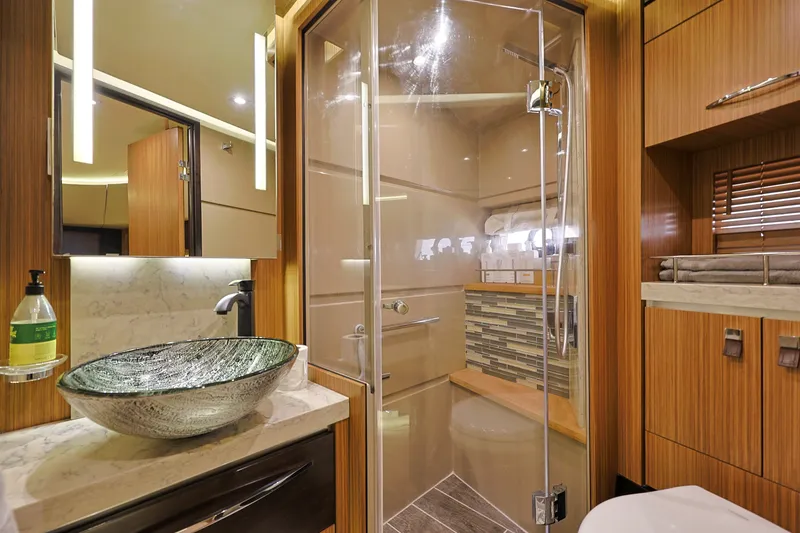 Slide: The Image of Sea Ray L650 Fly 2017 - 47