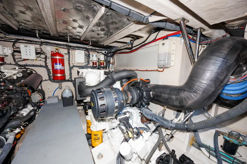 Slide: The Image of Sea Ray L650 Fly 2017 - 60