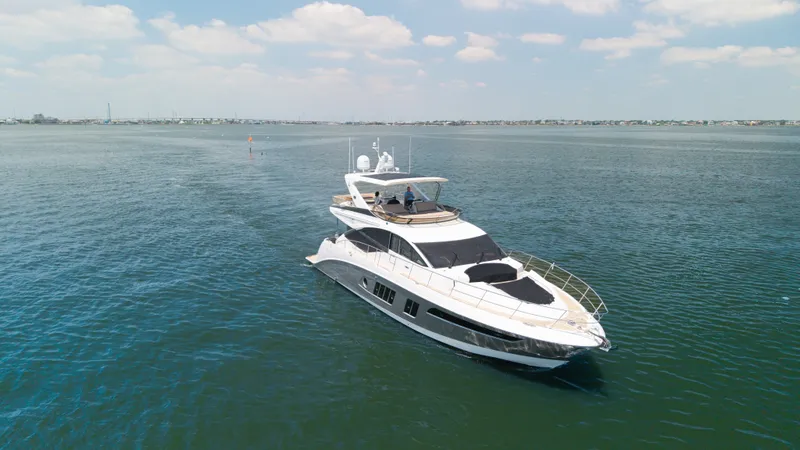 Slide: The Image of Sea Ray L650 Fly 2017 - 8