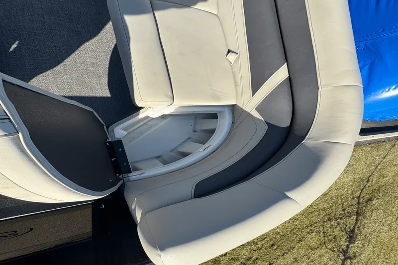 Slide: The Image of Barletta CABRIO 24UC 2022 - 17