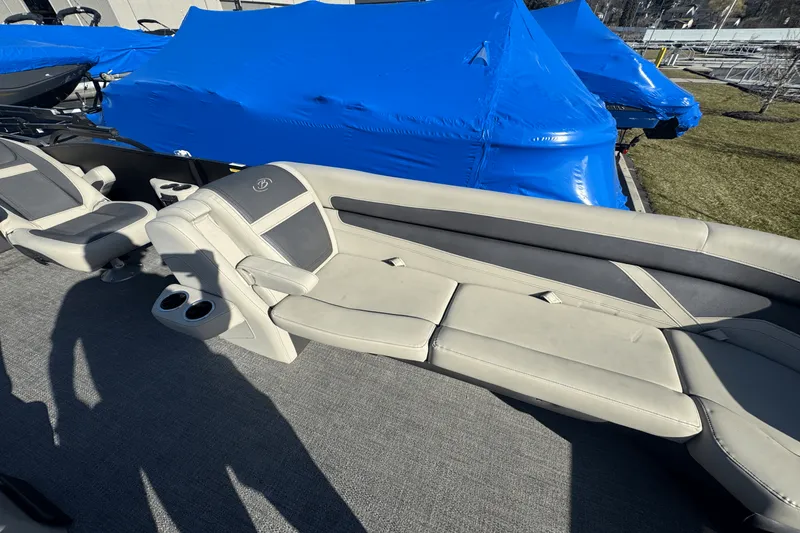 Slide: The Image of Barletta CABRIO 24UC 2022 - 18