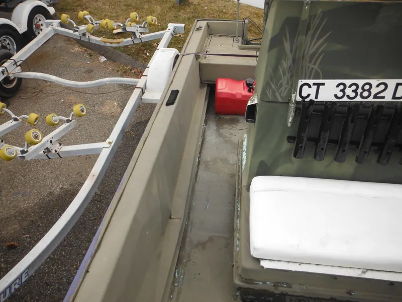 Slide: The Image of 1977 McKee Craft 17S boat interior with trailer and registration number. - 14