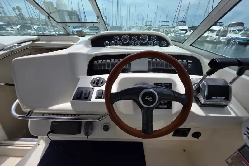 Slide: The Image of Sea Ray Sundancer 330 1999 - 4