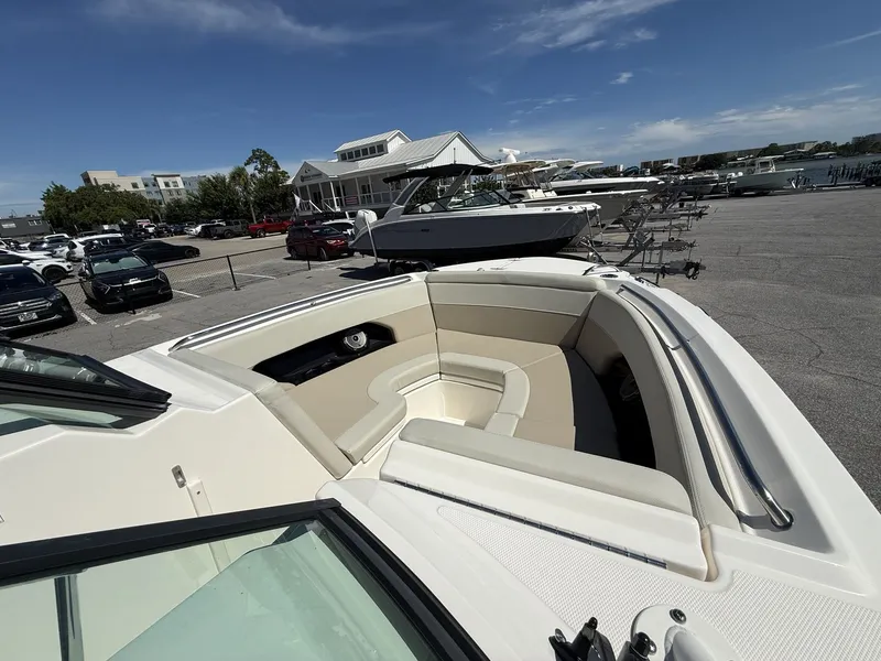 Slide: The Image of Boston Whaler 240 Vantage 2026 - 16