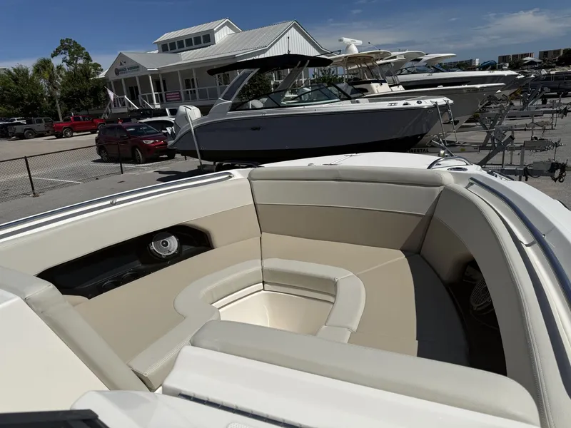 Slide: The Image of Boston Whaler 240 Vantage 2026 - 17