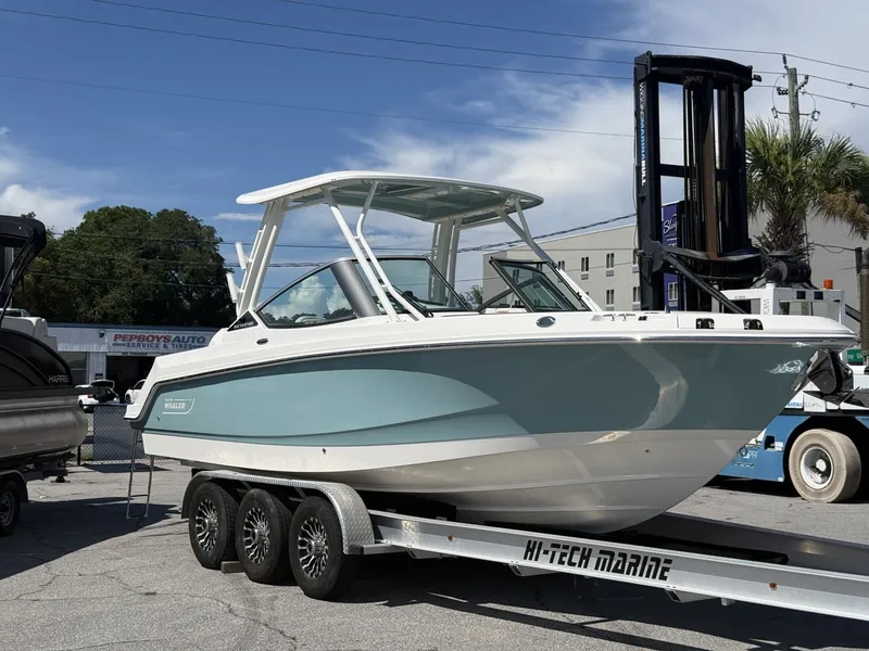 Slide: The Image of Boston Whaler 240 Vantage 2026 - 1