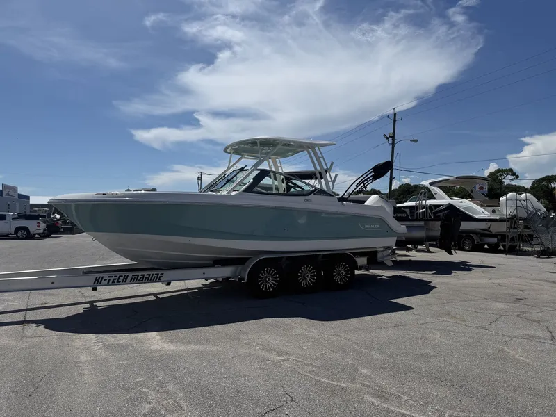 Slide: The Image of Boston Whaler 240 Vantage 2026 - 3