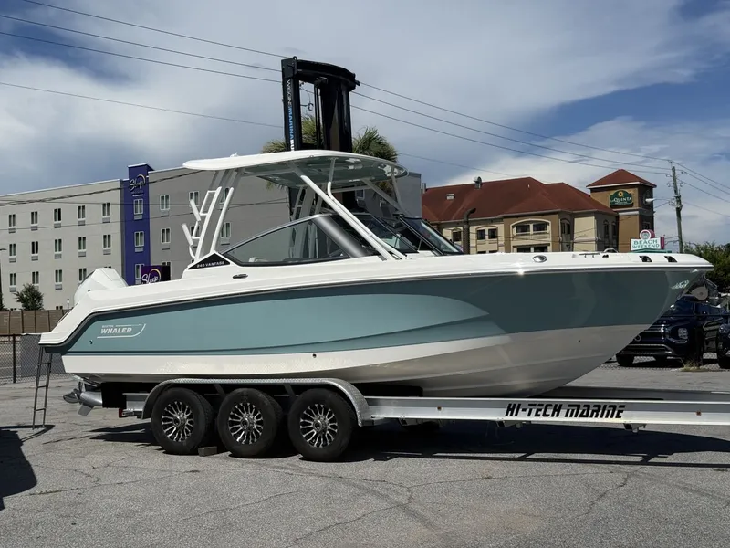The Image of Boston Whaler 240 Vantage 2026 - 0