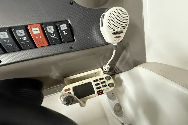 Slide: The Image of Rinker ATLANTIC 230 2006 - 25