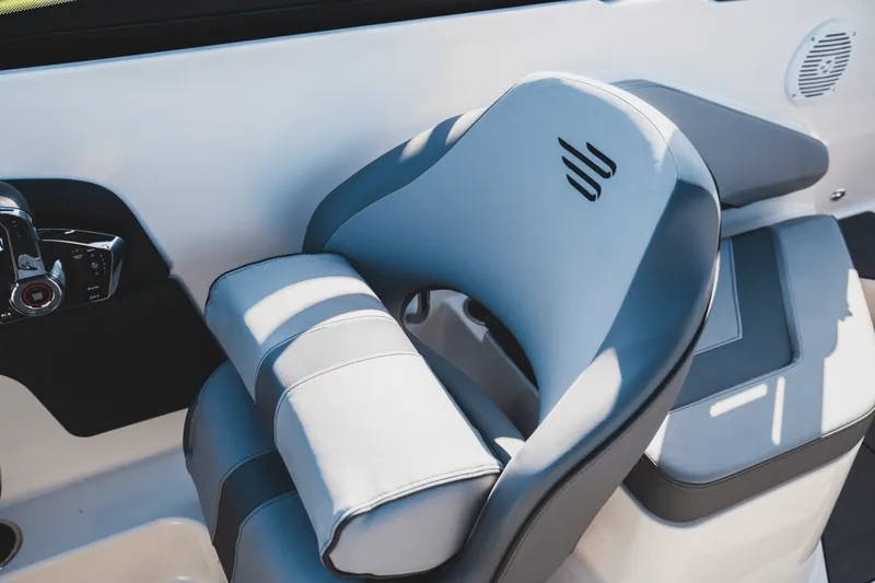 Slide: The Image of Bayliner V20I 2025 - 3