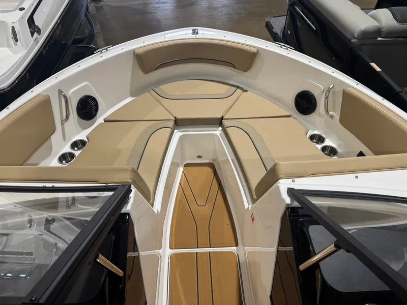Slide: The Image of Bayliner V20I 2025 - 5