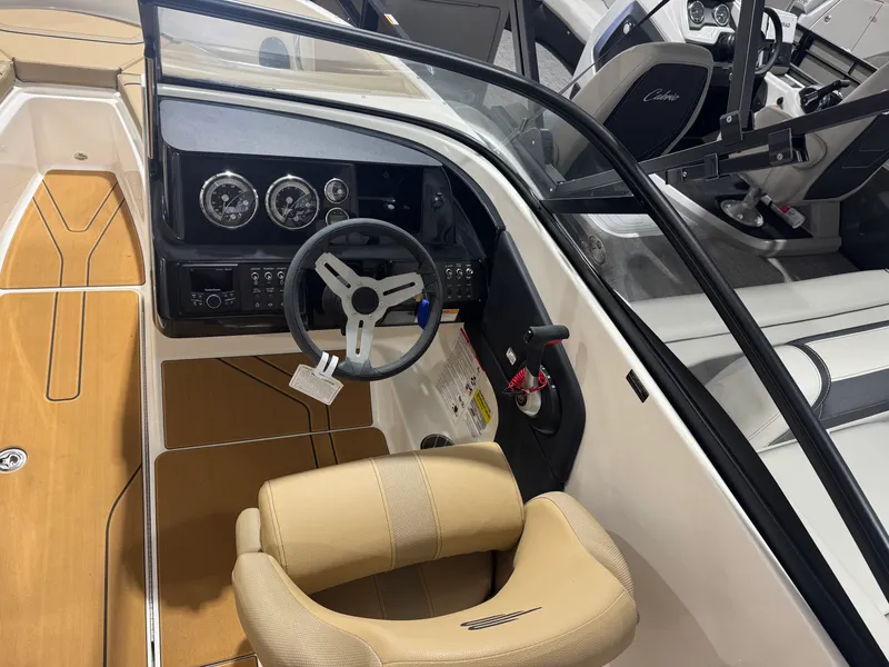 Slide: The Image of Bayliner V20I 2025 - 8