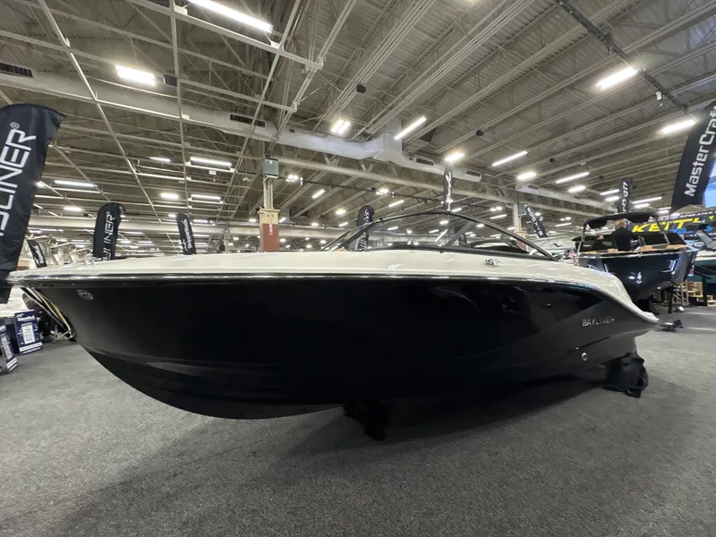 Slide: The Image of Bayliner V20I 2025 - 11