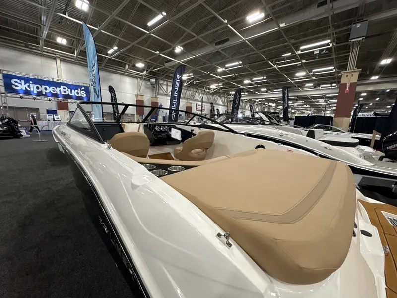 Slide: The Image of Bayliner V20I 2025 - 13