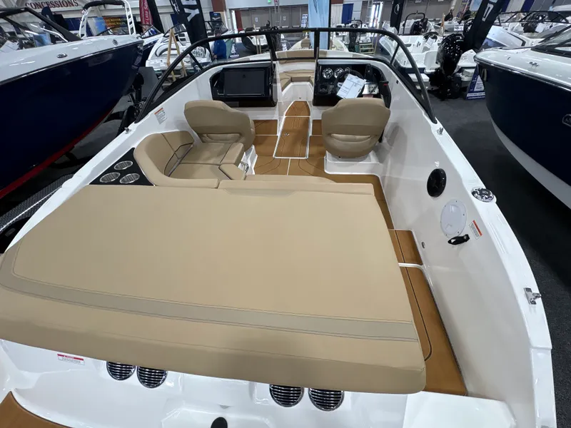 Slide: The Image of Bayliner V20I 2025 - 15