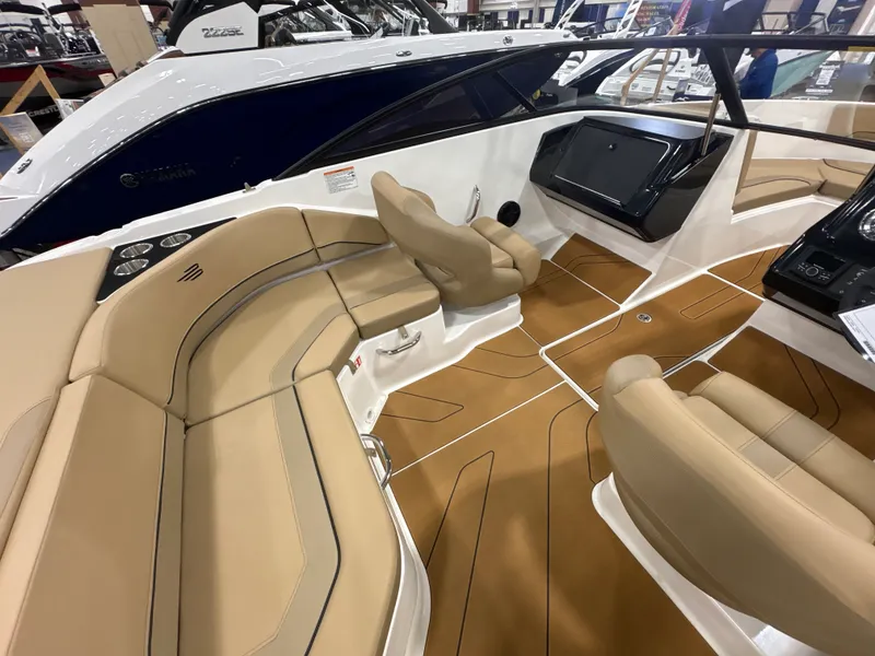 Slide: The Image of Bayliner V20I 2025 - 16