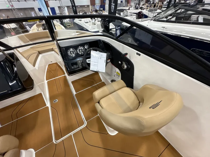 Slide: The Image of Bayliner V20I 2025 - 17