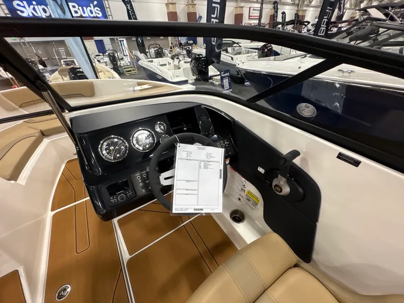 Slide: The Image of Bayliner V20I 2025 - 18