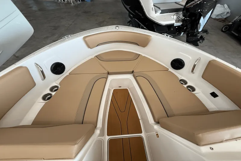 Slide: The Image of Bayliner V20I 2025 - 2