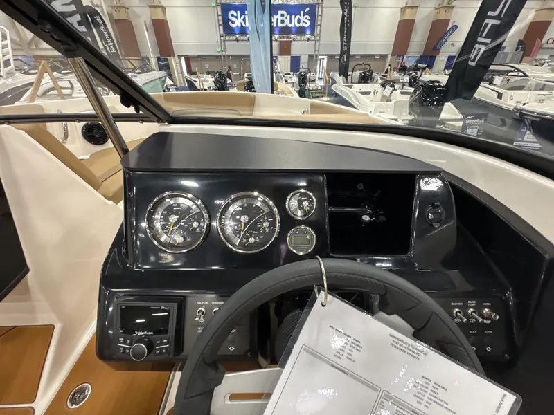 Slide: The Image of Bayliner V20I 2025 - 20