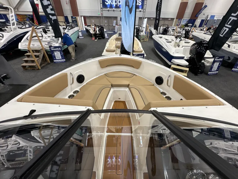 Slide: The Image of Bayliner V20I 2025 - 25