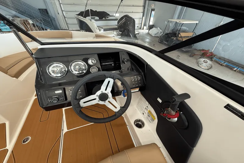 Slide: The Image of Bayliner V20I 2025 - 3