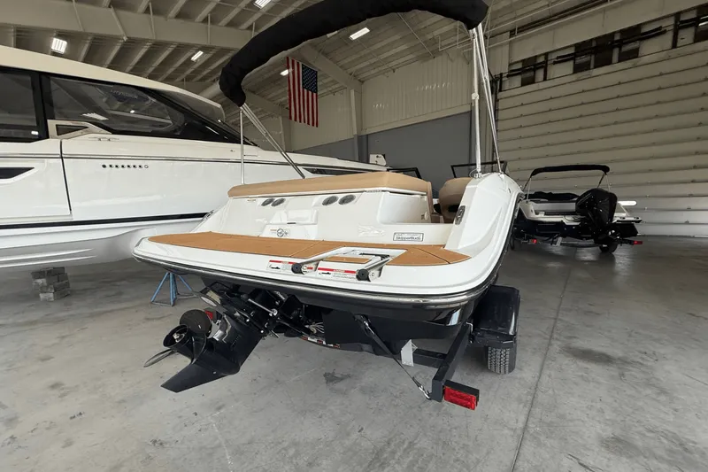 Slide: The Image of Bayliner V20I 2025 - 6