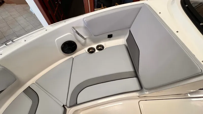 Slide: The Image of Bayliner V20I 2025 - 15