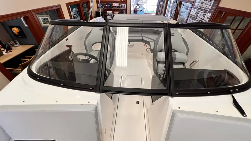 Slide: The Image of Bayliner V20I 2025 - 16