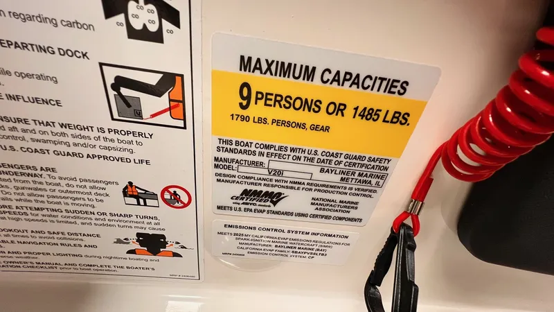 Slide: The Image of Bayliner V20I 2025 - 22