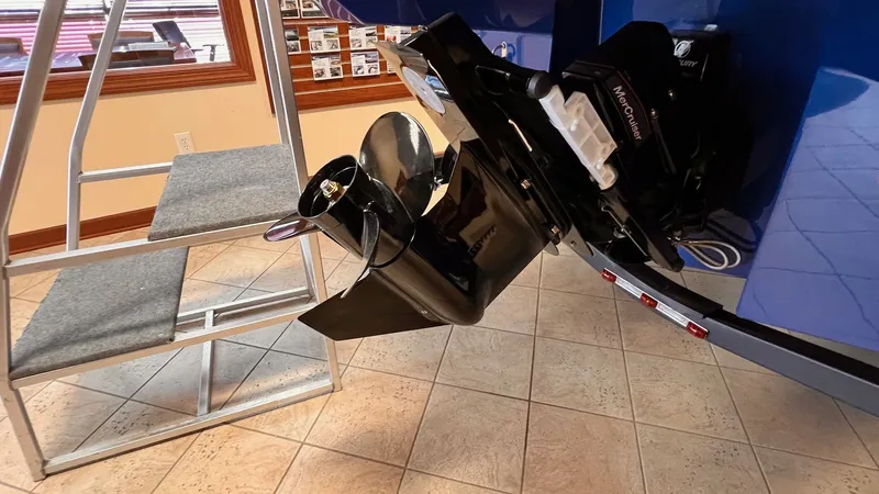 Slide: The Image of Bayliner V20I 2025 - 4