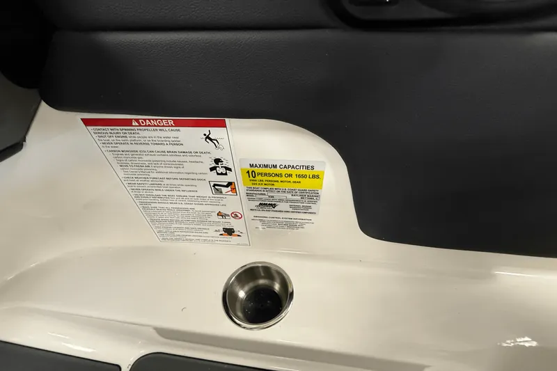 Slide: The Image of Bayliner V20 2025 - 11