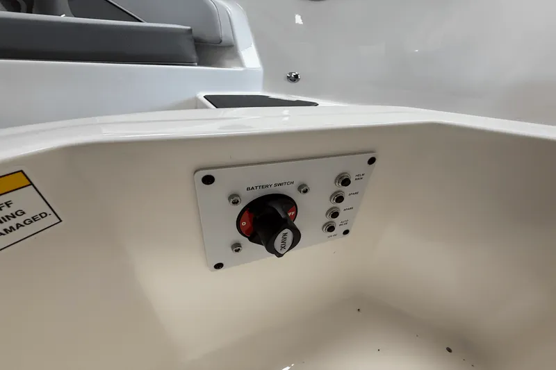 Slide: The Image of Bayliner V20 2025 - 18