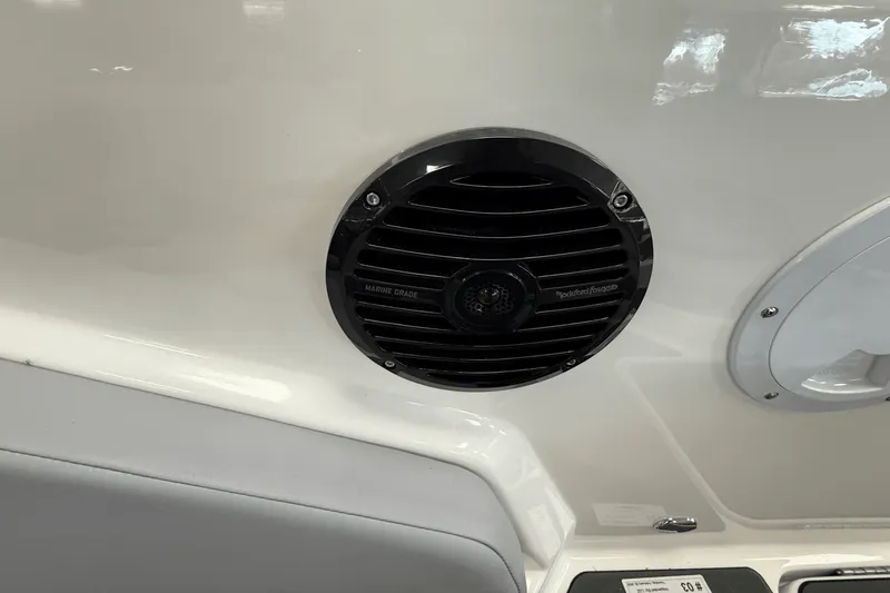 Slide: The Image of Bayliner V20 2025 - 21