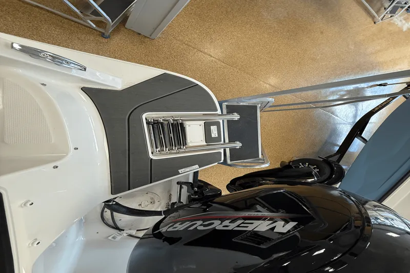 Slide: The Image of Bayliner V20 2025 - 23