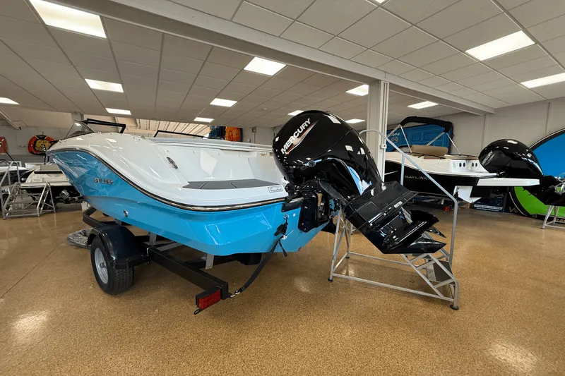 Slide: The Image of Bayliner V20 2025 - 3