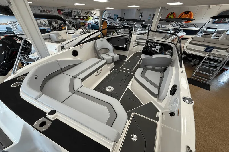 Slide: The Image of Bayliner V20 2025 - 4