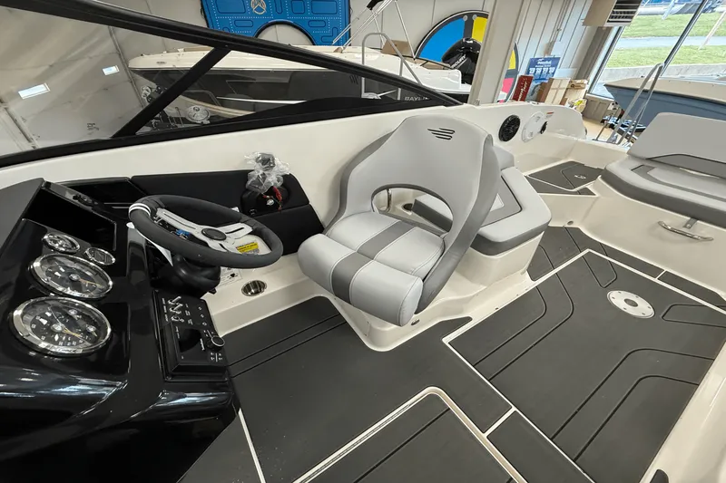 Slide: The Image of Bayliner V20 2025 - 7