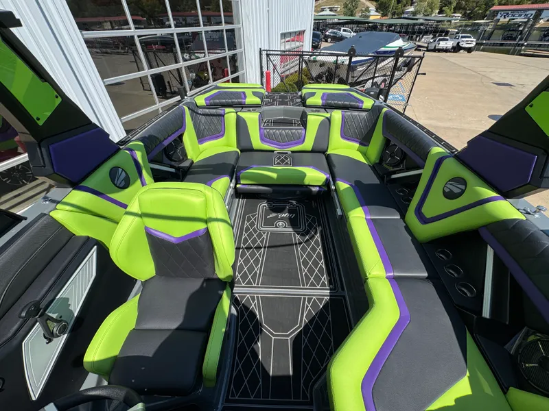 Slide: The Image of Tige 23ZX 2022 - 17