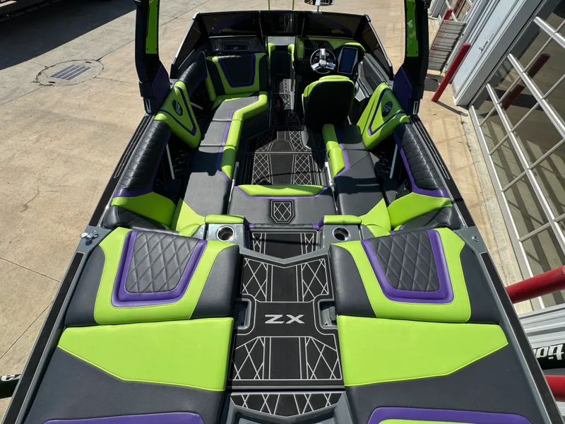 Slide: The Image of Tige 23ZX 2022 - 14