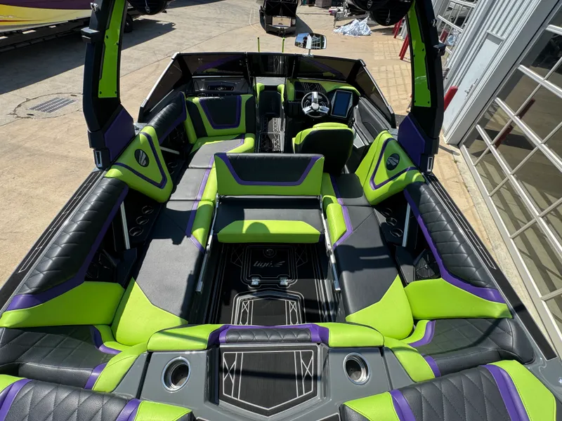Slide: The Image of Tige 23ZX 2022 - 19