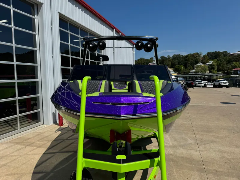 Slide: The Image of Tige 23ZX 2022 - 3